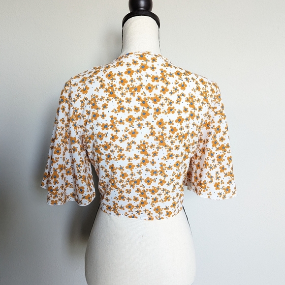 White orange and blue floral flounce sleeve cropped tie front top size L - Picture 7 of 8